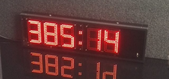 Compte à rebours 5 digit 12cm rouge