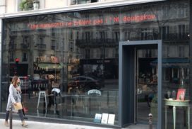 Afficheur LED rouge en vitrine,