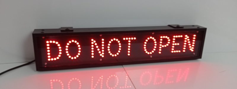 Caisson lumineux Do not Open